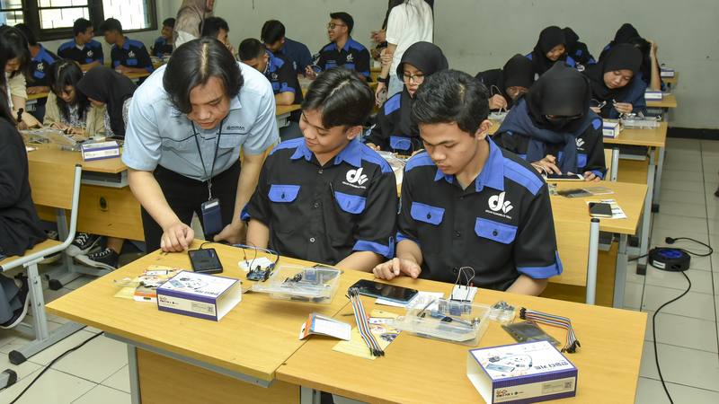 Classroom session with instructor